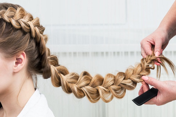 Una trenza lista para hacer un recogido.