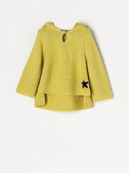 Girl's yellow jumper
