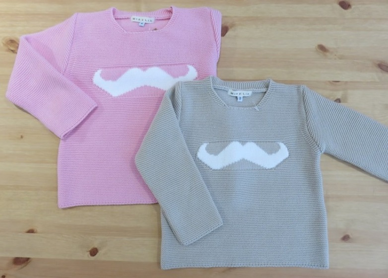 Jerseys de bigotes de Mía y Lía.