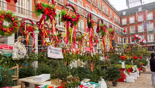 Mercadillo de Navidad en la Plaza Mayor de Madrid.