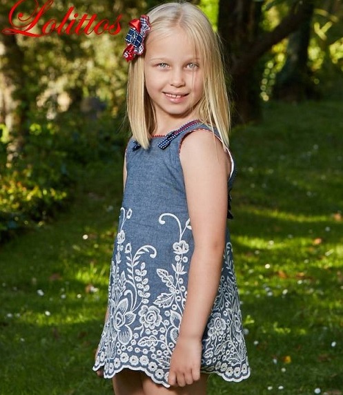 Vestido de Lolittos con flores bordadas.