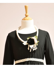 COLLAR PECHERA FLORES