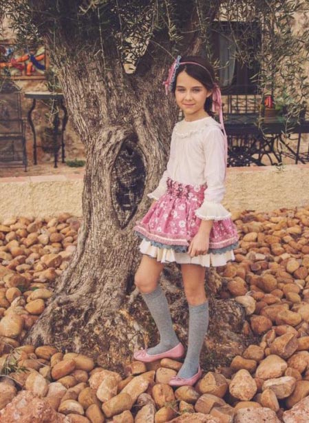 Conjunto de blusa y falda para niña en rosa de La Amapola