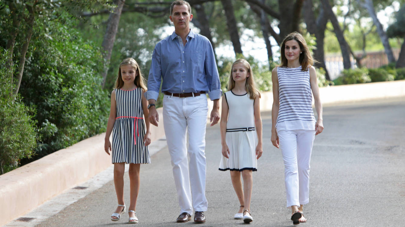 La Familia Real en el tradicional posado de Marivent