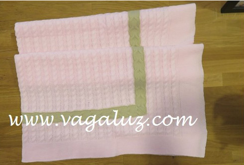 Toquilla o manta para bebé en rosa de Rahigo